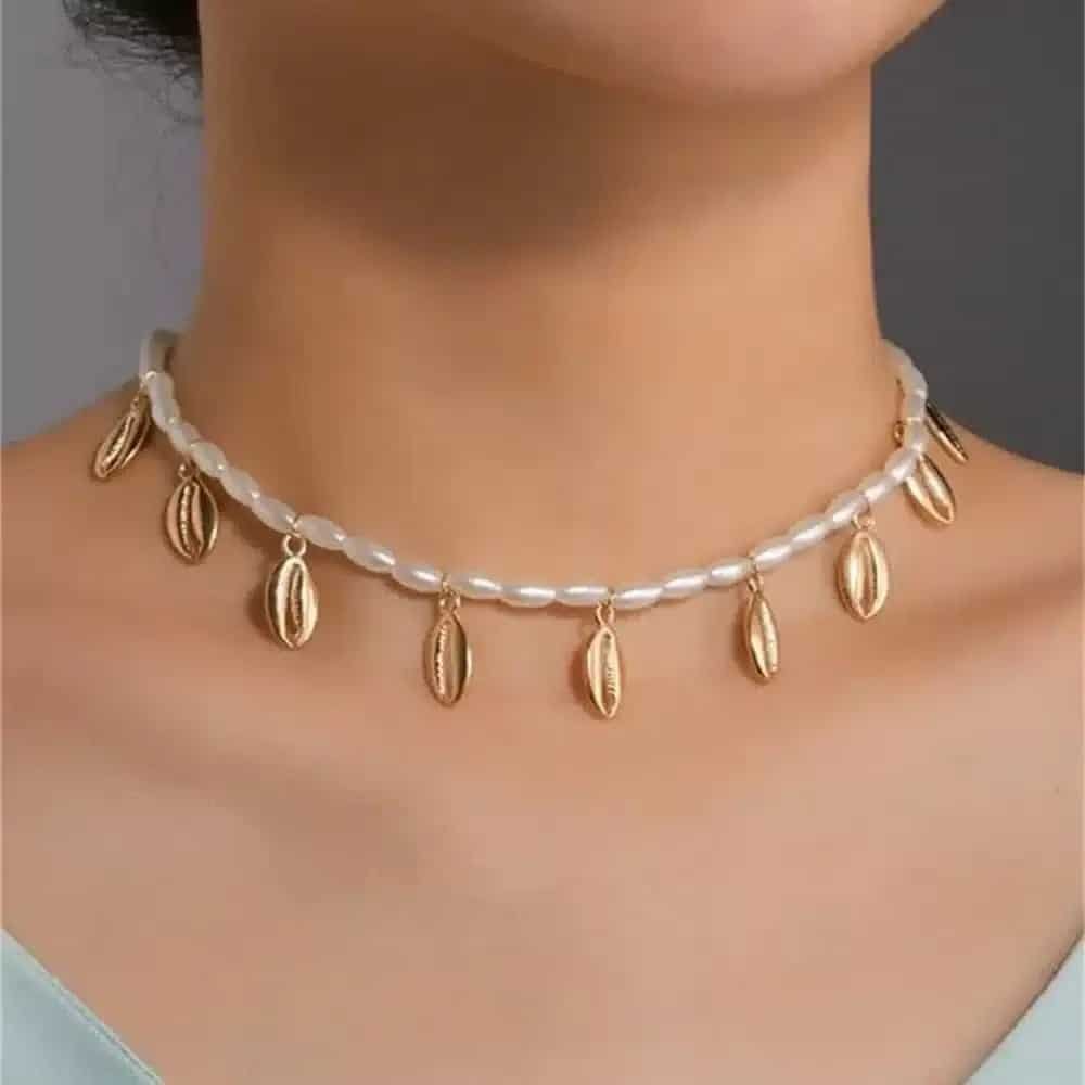 Quelle couleur de bijoux pour peau claire ? Découvrez L'ULTIME réponse pour briller avec élégance !