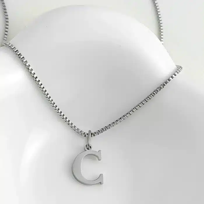 Collier lettre initiale 4
