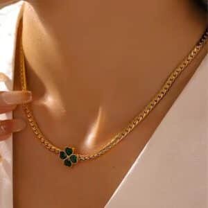 Collier trèfle vert