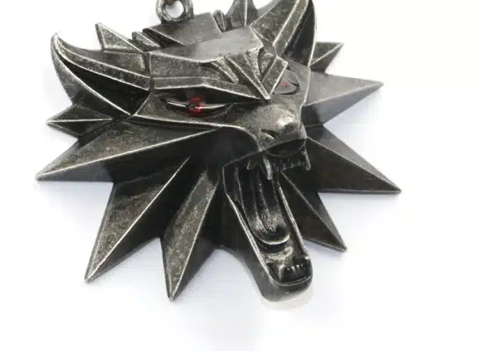 collier the witcher 6