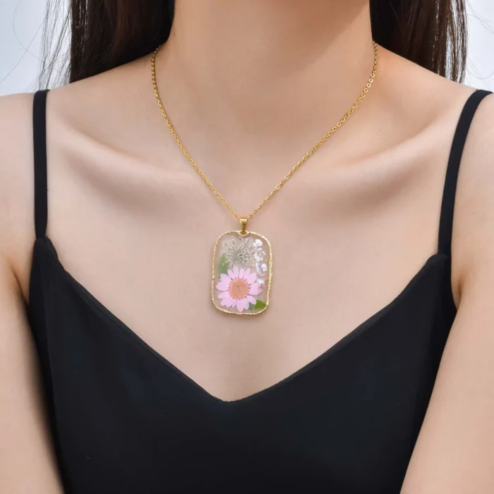 collier fleur sechees​ 2