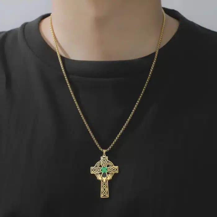 collier croix celtique​ 17