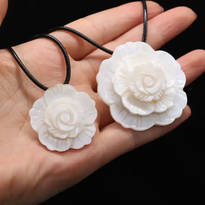 collier fleur nacre 1