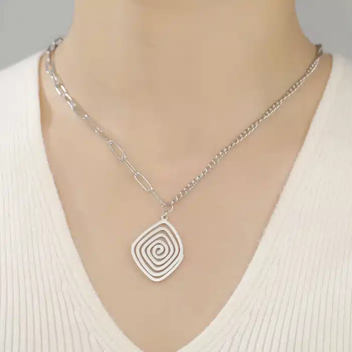 collier talisman grec 3