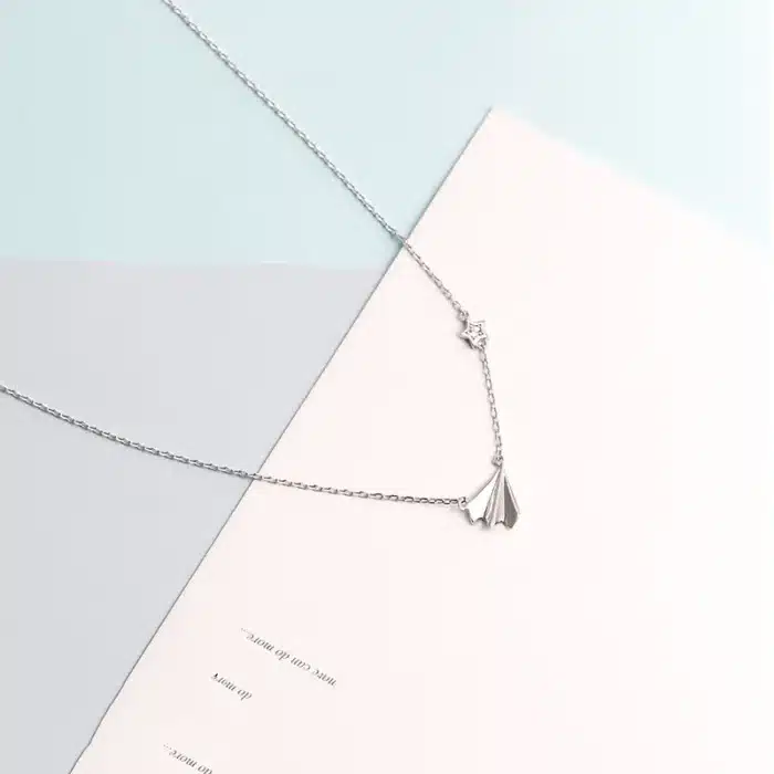 collier avion en papier 6
