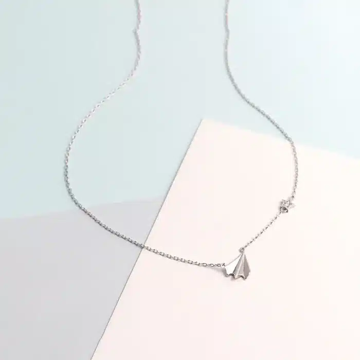 collier avion en papier 8