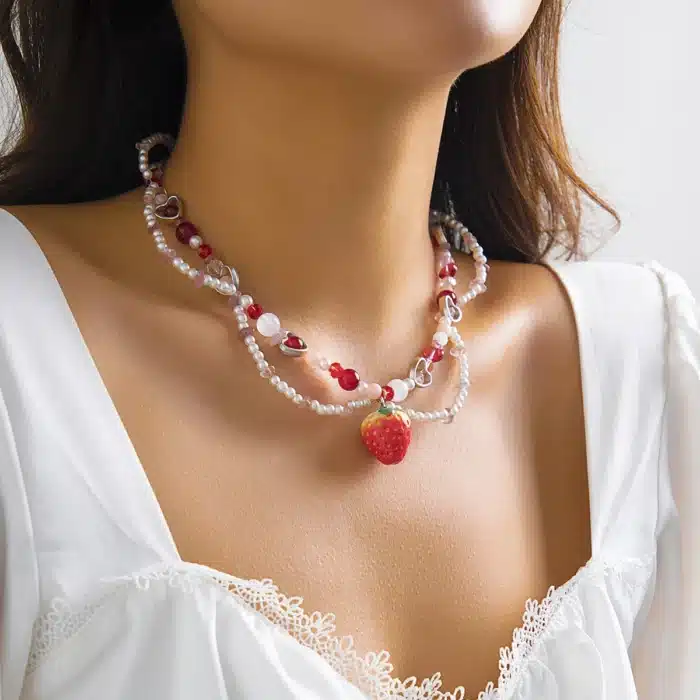 collier fantaisie fraise 2