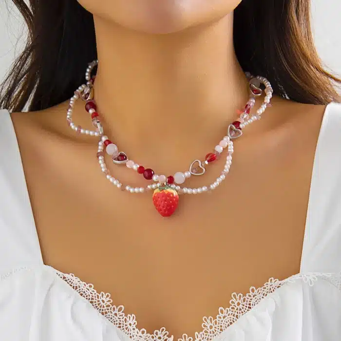 collier fantaisie fraise 1